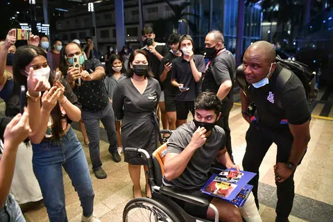 Broken leg not enough to stop Crystal Palace fan from welcoming team