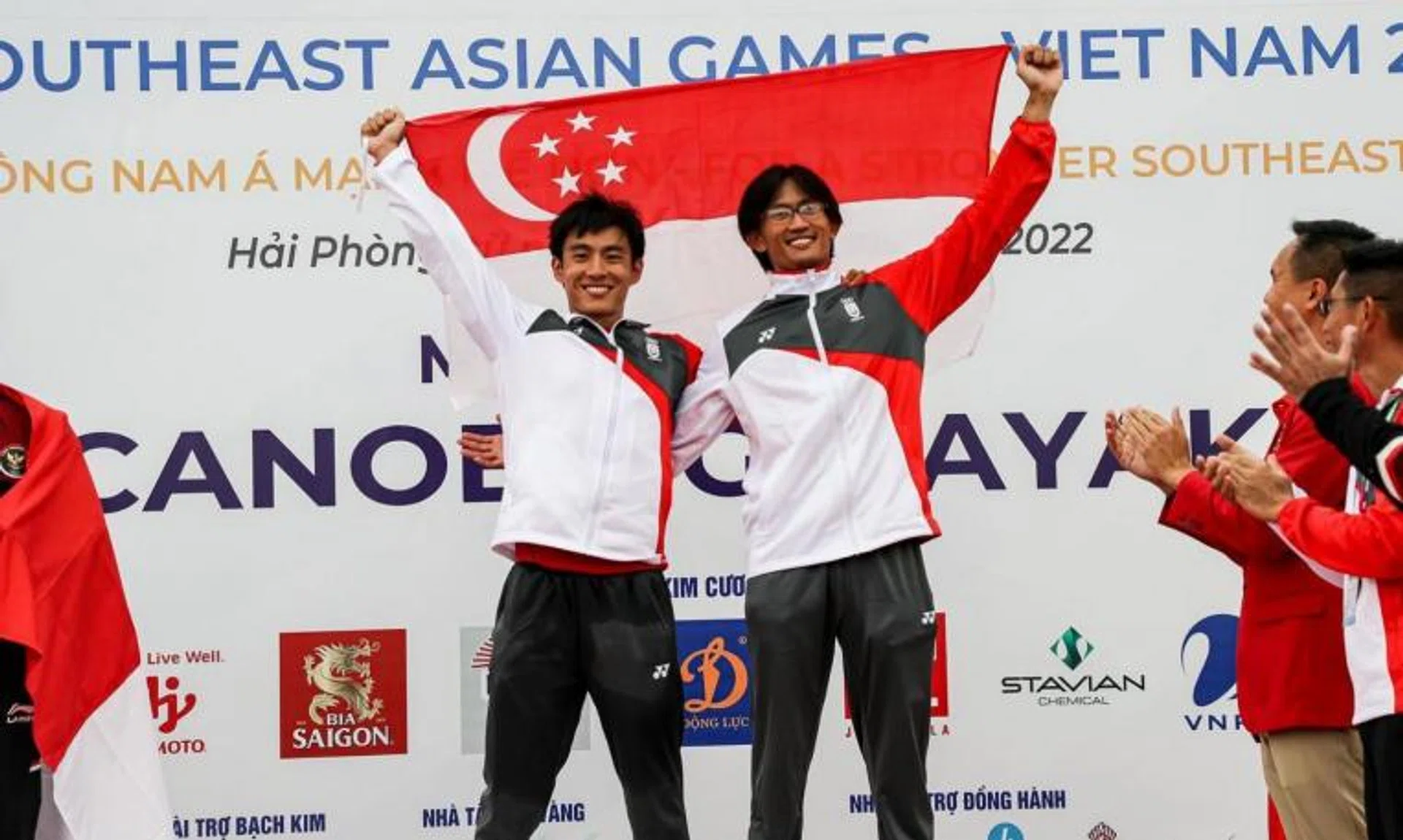 Lucas Teo (right) teamed up with Brandon Ooi for Singapore's kayakers second gold at the Hanoi Games on May 19, 2022.