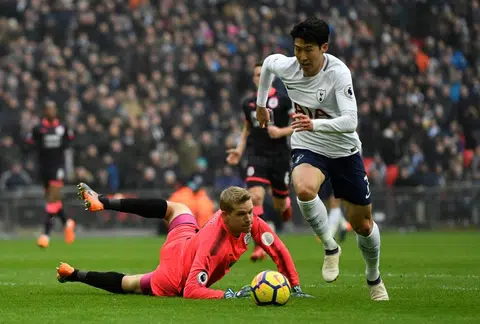 Spurs' Son, Lamela sign contract extensions
