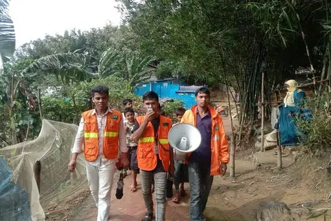 Bangladesh evacuates hundreds of thousands ahead of cyclone