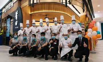 Putien gives every employee $1,000 ang bao plus 20% pay increment on average