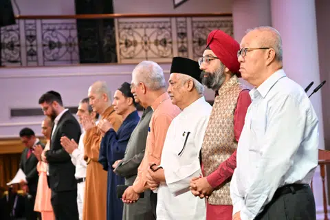 Leaders of Singapore's major religions at a dinner to celebrate the Taoist Federation's 35th anniversary and Singapore's 60th year of independence.