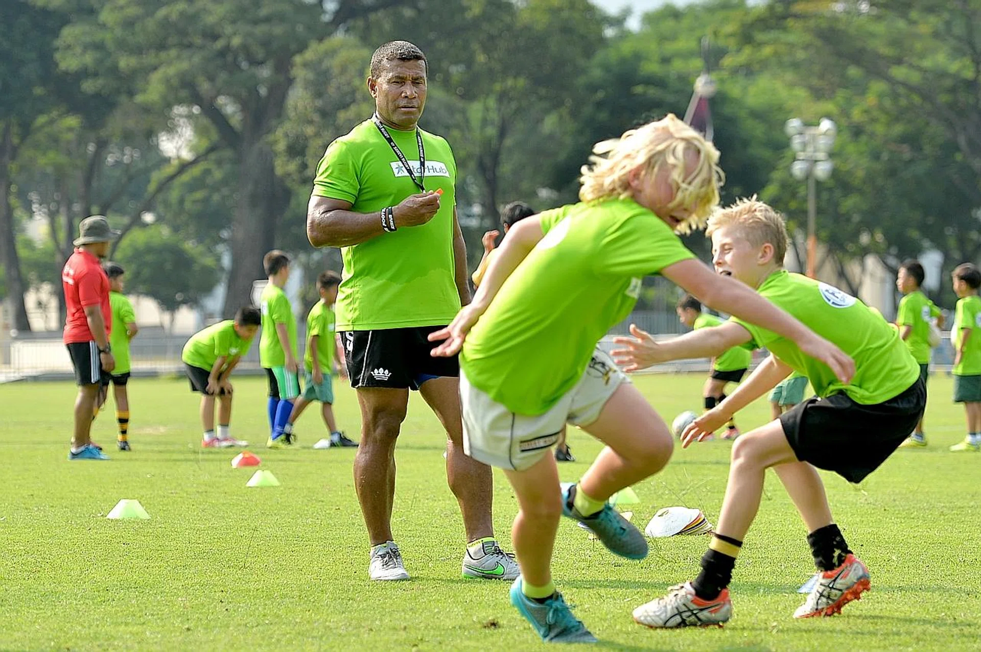 Fiji rugby legend Waisale Serevi conducting a clinic at the Padang while he was in Singapore in 2016. 