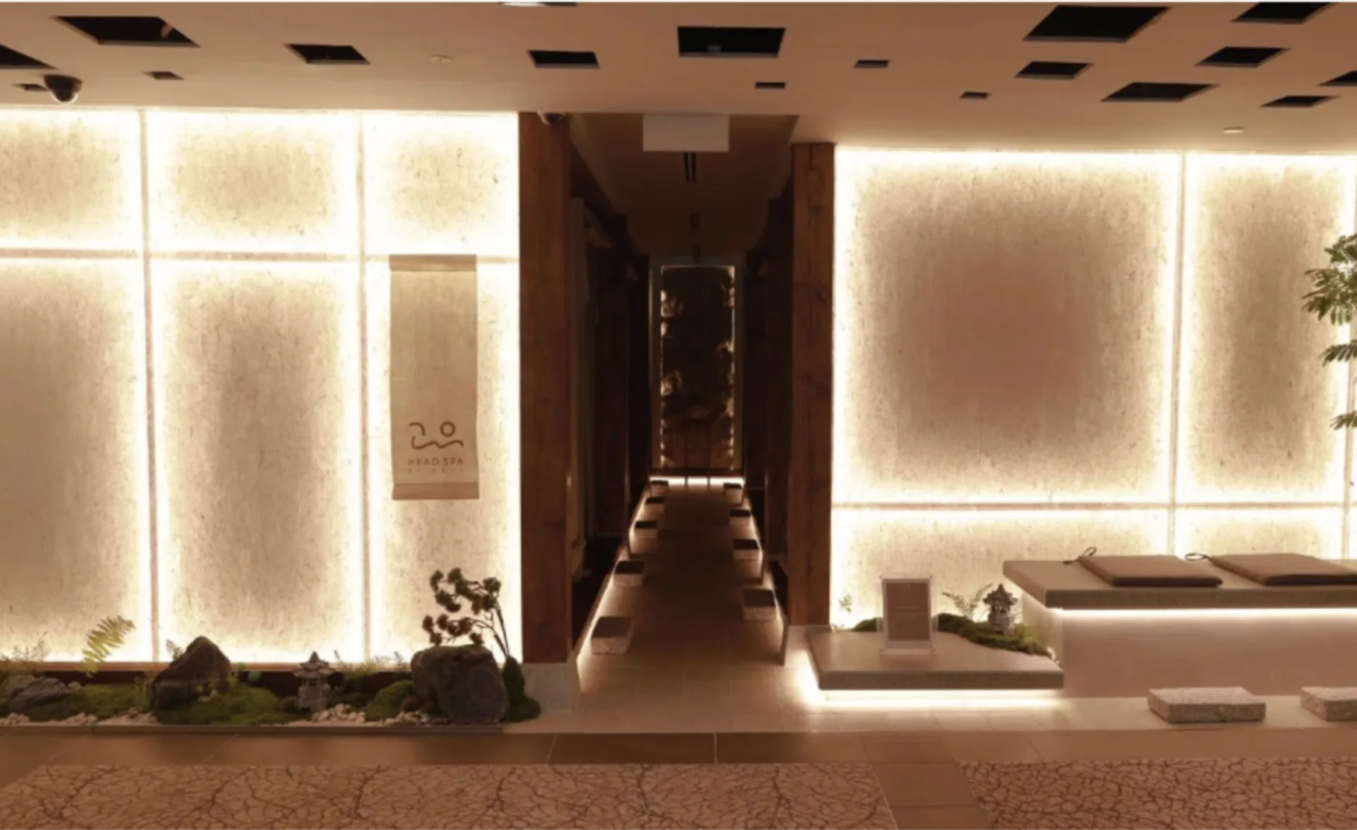 Goyo Headspa is fashioned after a hanok, complete with walls of hanji.