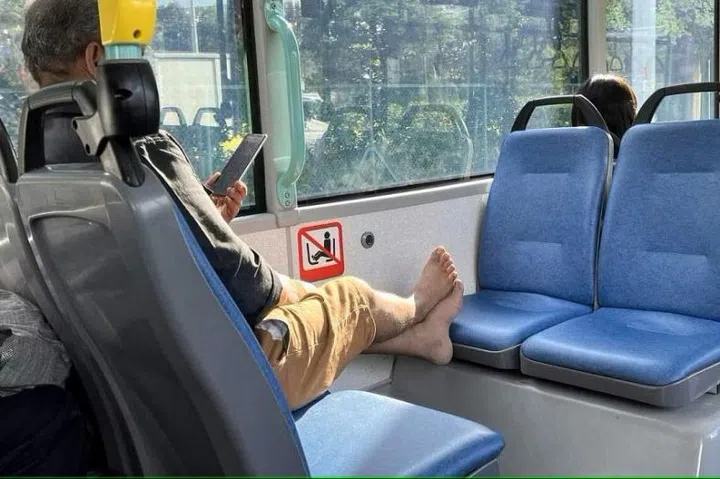 787