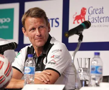 Mourinho gets Sheringham's backing