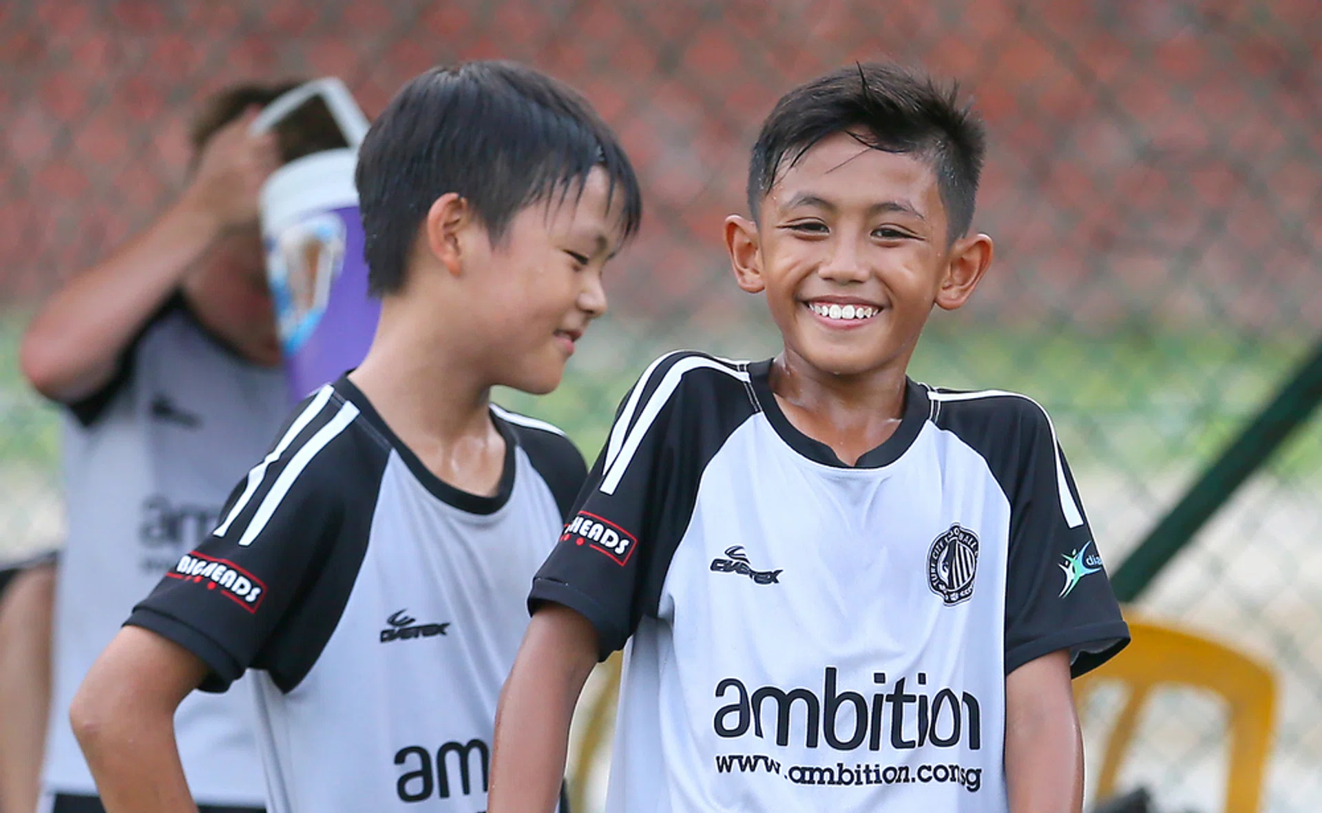 Nur Muhammad Asis Ijilrali (right).