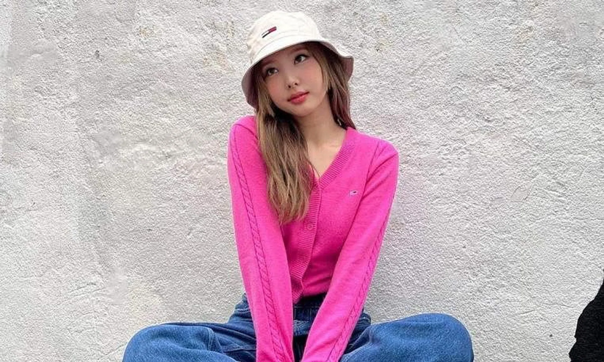 TWICE member Nayeon's longtime stalker has entered South Korea, leading to fans expressing their concern.