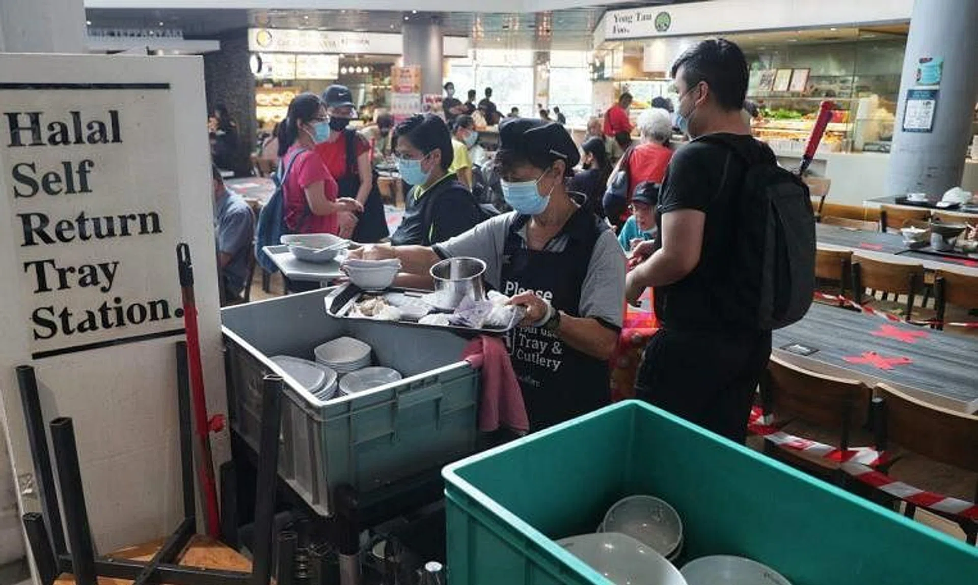 Patrons returning their used crockery at the NTUC Foodfare outlet in AMK Hub in Jan 2022.