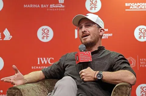 Aronofsky is all praise for his stars