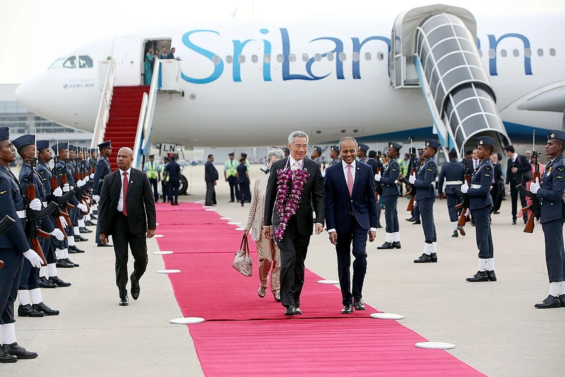Singapore Prime Minister Lee Hsien Loong (left) being received by Sri Lanka Minister of Law and Order and Southern Development, Mr Sagala Ratnayaka. 