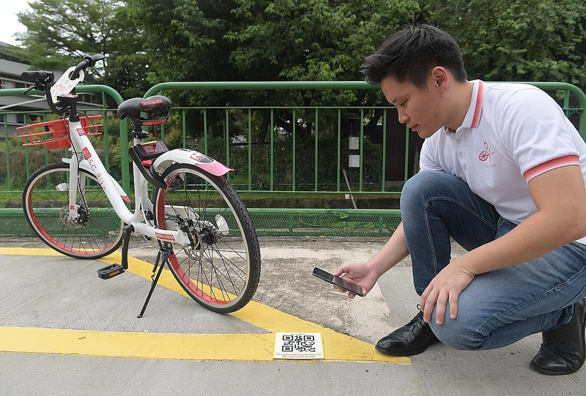 Bicycle-sharing users will be required to scan the QR codes at designated parking areas. 