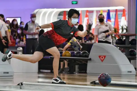 Singapore bowler Cherie Tan reclaims women's singles gold medal