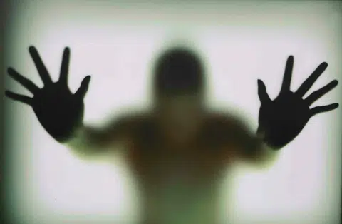 Woman threatened to send lover's nude photo to his mum and girlfriend