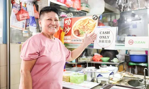 Some hawkers still insist on 'cash only' payment at their stalls