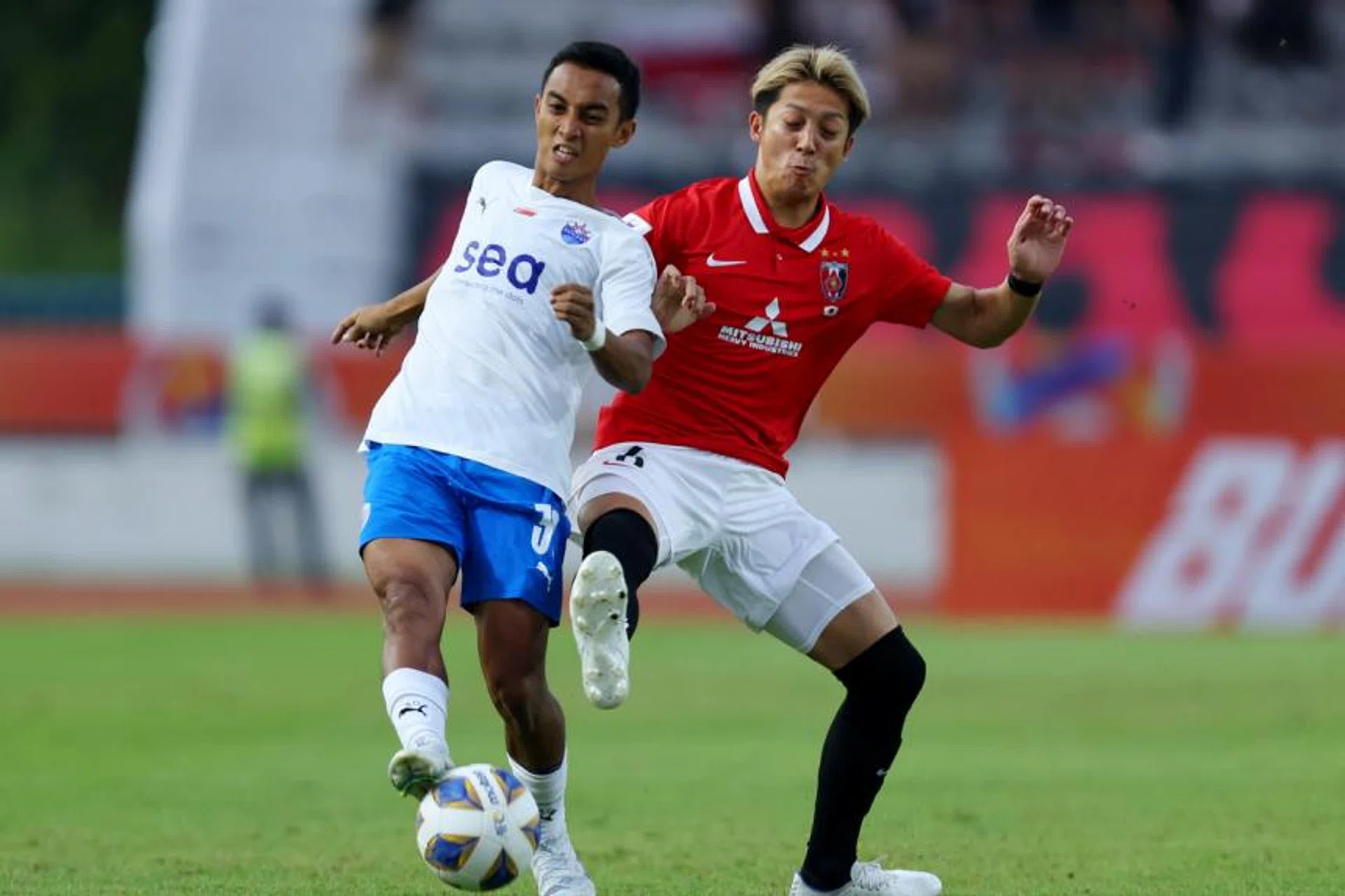Lion City Sailors' Faris Ramli (left) in action against Urawa Red Diamond's Kazuaki Mawatari on April 27, 2022.