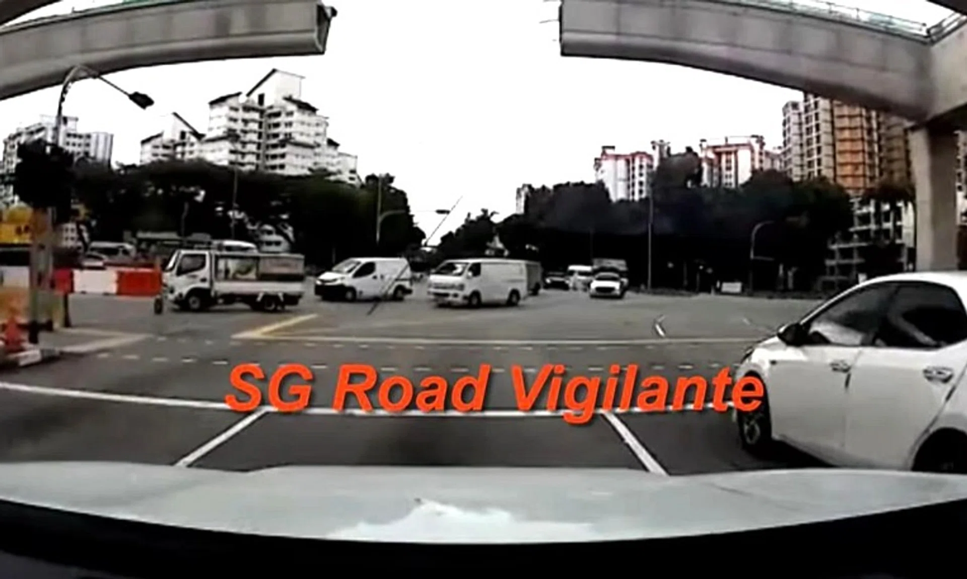 In a video posted on SG Road Vigilante on Facebook on Oct 3, the metal bar narrowly misses a lorry that is making a turn.