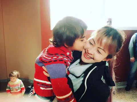 Singaporean helping refugees in Greece overwhelmed by emotion