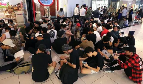 Long queue at Kanye West three-day-only pop-up store