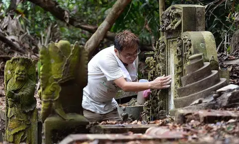 Singapore's own tomb whisperer