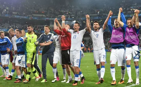 Brilliant Hamsik leaves Russia on the edge of elimination