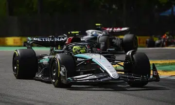 Hamilton: Mercedes in 'no-man's land'