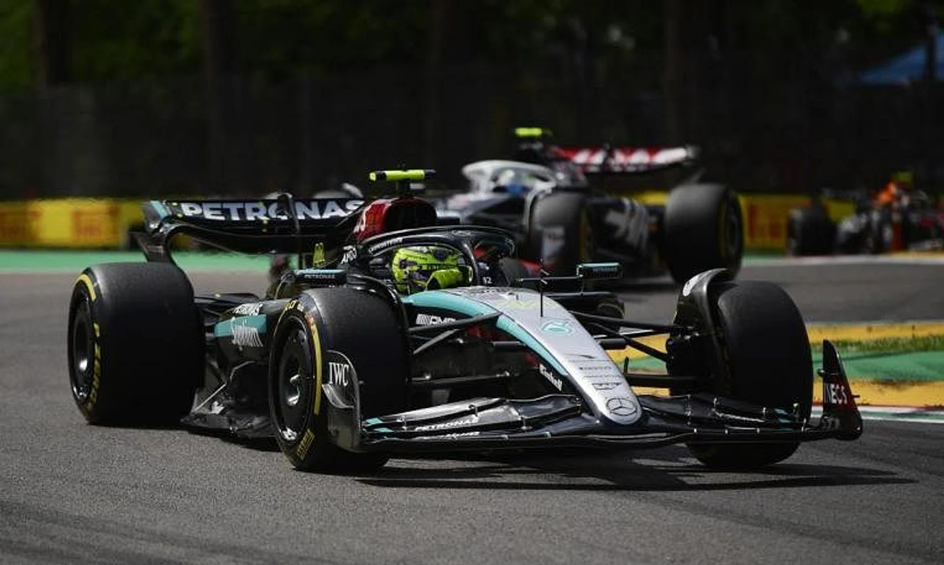 Formula One F1 - Emilia Romagna Grand Prix - Autodromo Enzo e Dino Ferrari, Imola, Italy - May 19, 2024 Mercedes' Lewis Hamilton in action REUTERS/Massimo Pinca