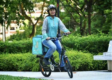 Woman leaves civil service job to make time for daughter