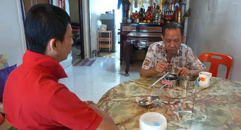 Reader cooks 'lonely man' hot meal after TNP report