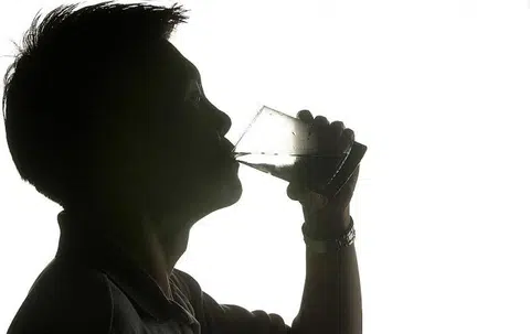 She spikes baby's milk with her urine