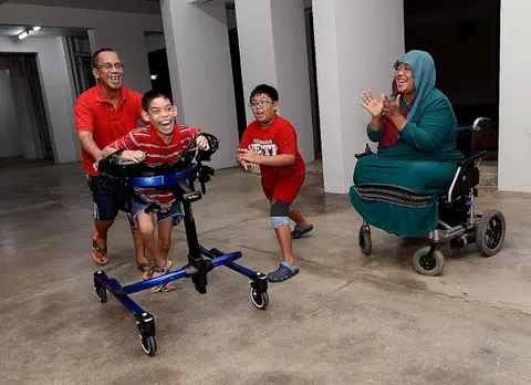 Son, 16, walks thanks to the gait trainer