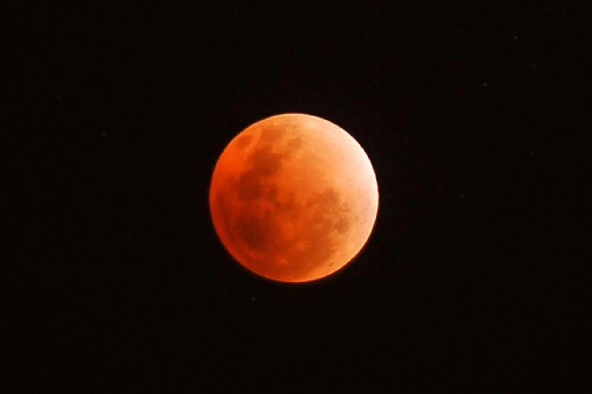 A blood moon during a total lunar eclipse on Dec 10, 2011.
