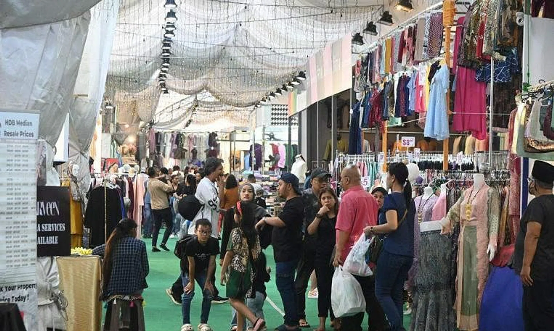 All food and beverage stallholders are also subject to incidental costs of between $30 and $3,100, including utilities and more.