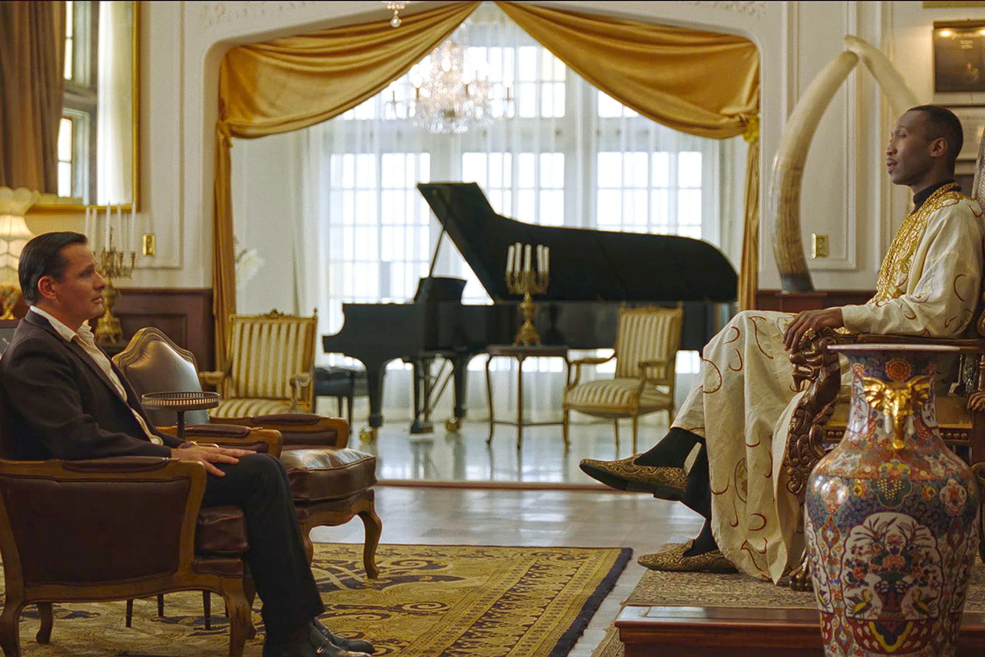 Viggo Mortensen and Mahershala Ali in Green Book. 