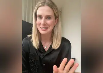 Wait a while or wait a moment? Expat troubled by 'hardest Singlish phrase'