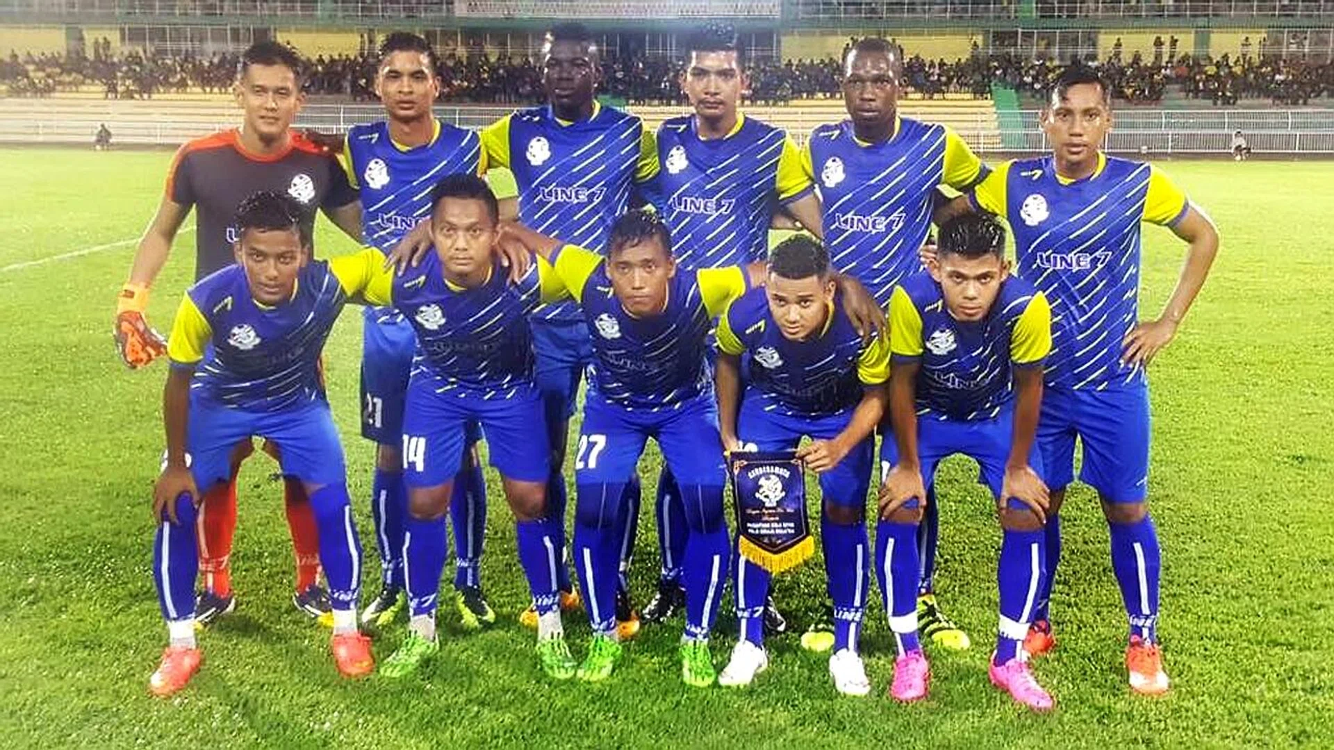 Safuwan (top row, second from left) played for PDRM FA in a friendly match on Tuesday. 