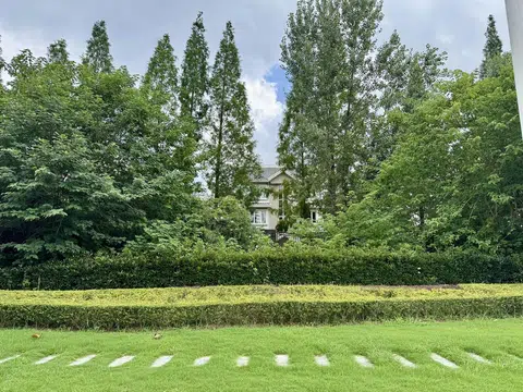 Built in 2004, the 410,000 sqm Green Hills compound is a residential enclave favoured by wealthy locals and expats.