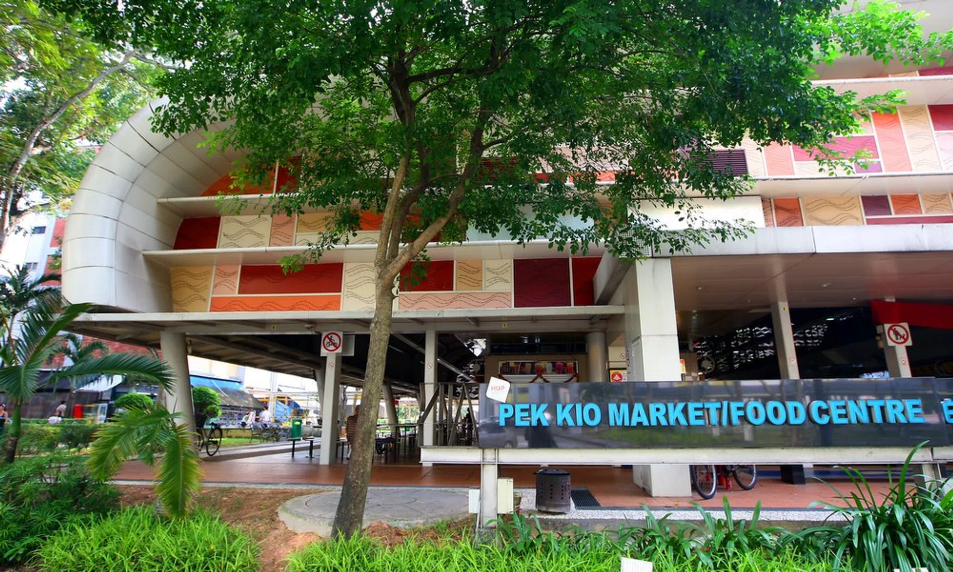 Pek Kio Market and Food Centre will be closed for two days after more than 180 patients with gastroenteritis were reported in the area.