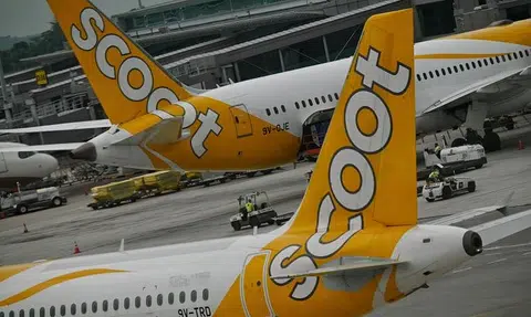 Passengers frustrated as Greece heatwave forces Scoot flights to leave without luggage