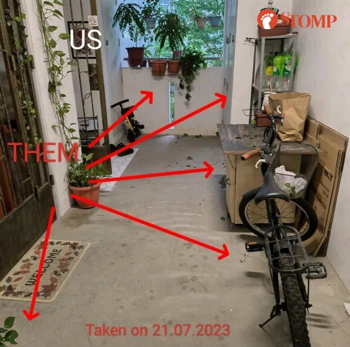 700