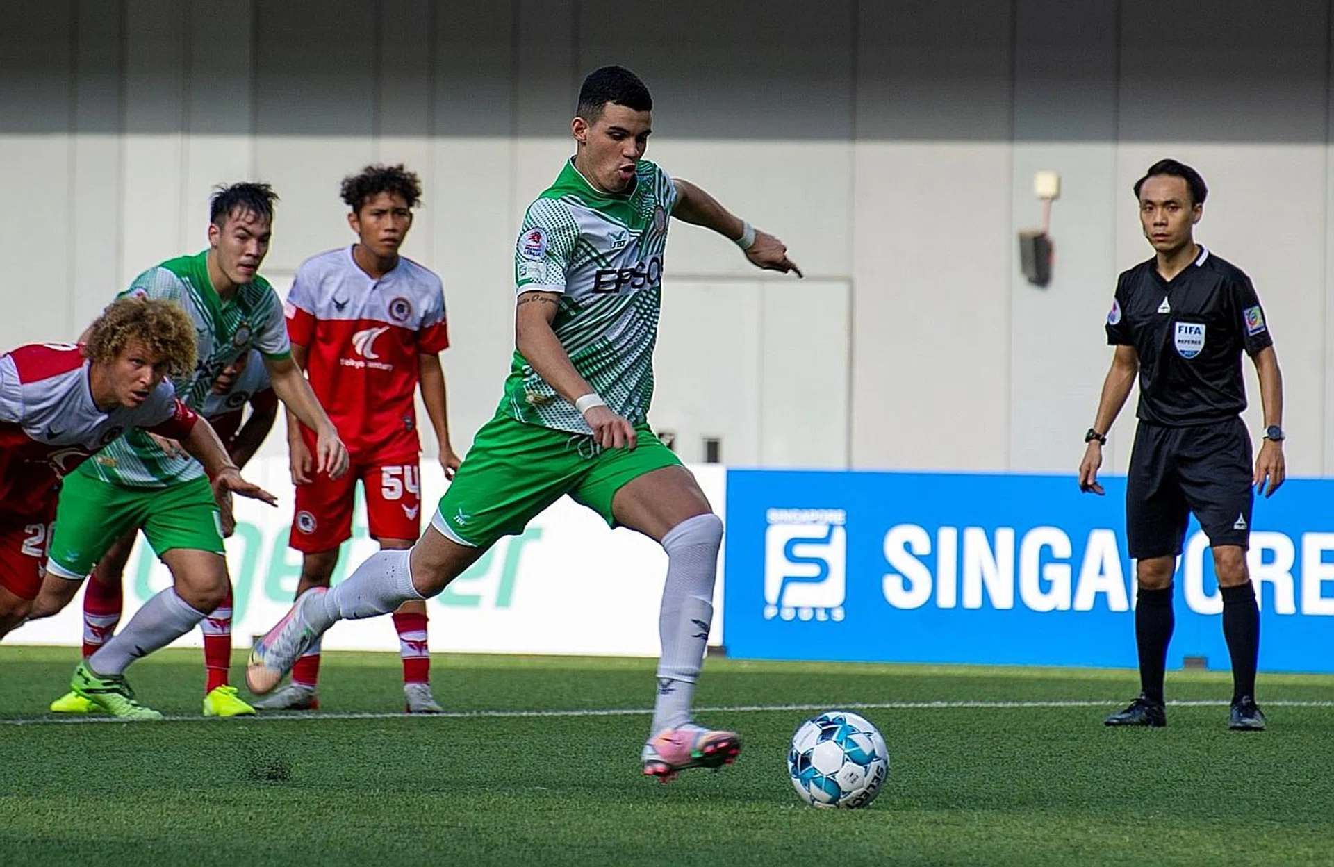 Matheus Moresche making it 1-0 for Geylang International from the spot.  