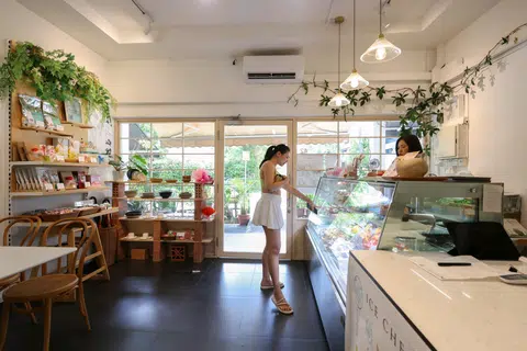 Ms Linda Lim, a sales staff member at Flor Patisserie, serving a customer who identified herself only as Dionna, at the bakery's Siglap Drive outlet on May 16, 2025.