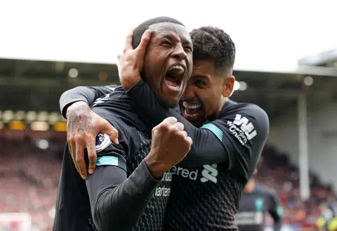 Keeper's howler gives Liverpool seventh straight win