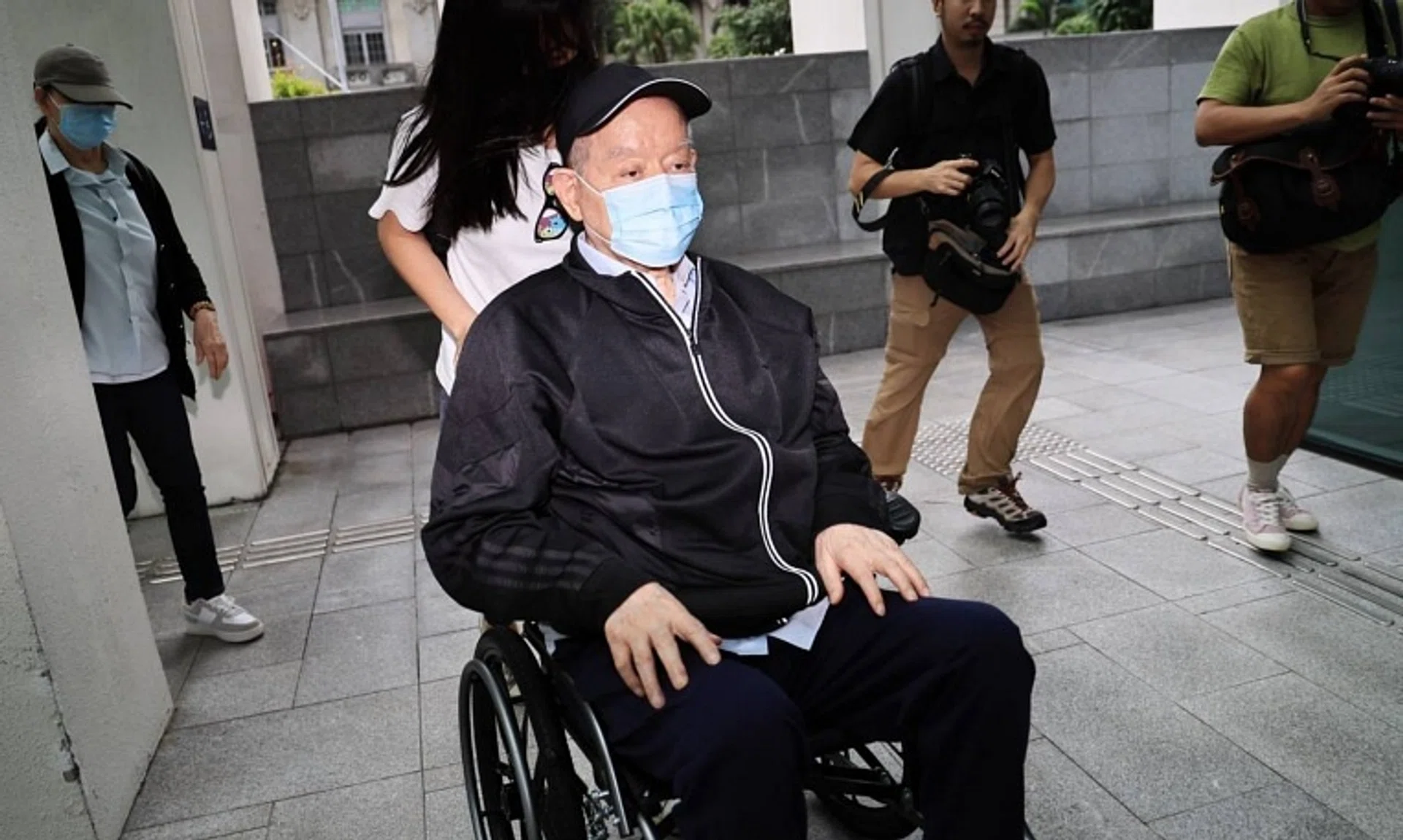 Hin Leong founder Lim Oon Kuin arriving at the State Courts on Nov 18.