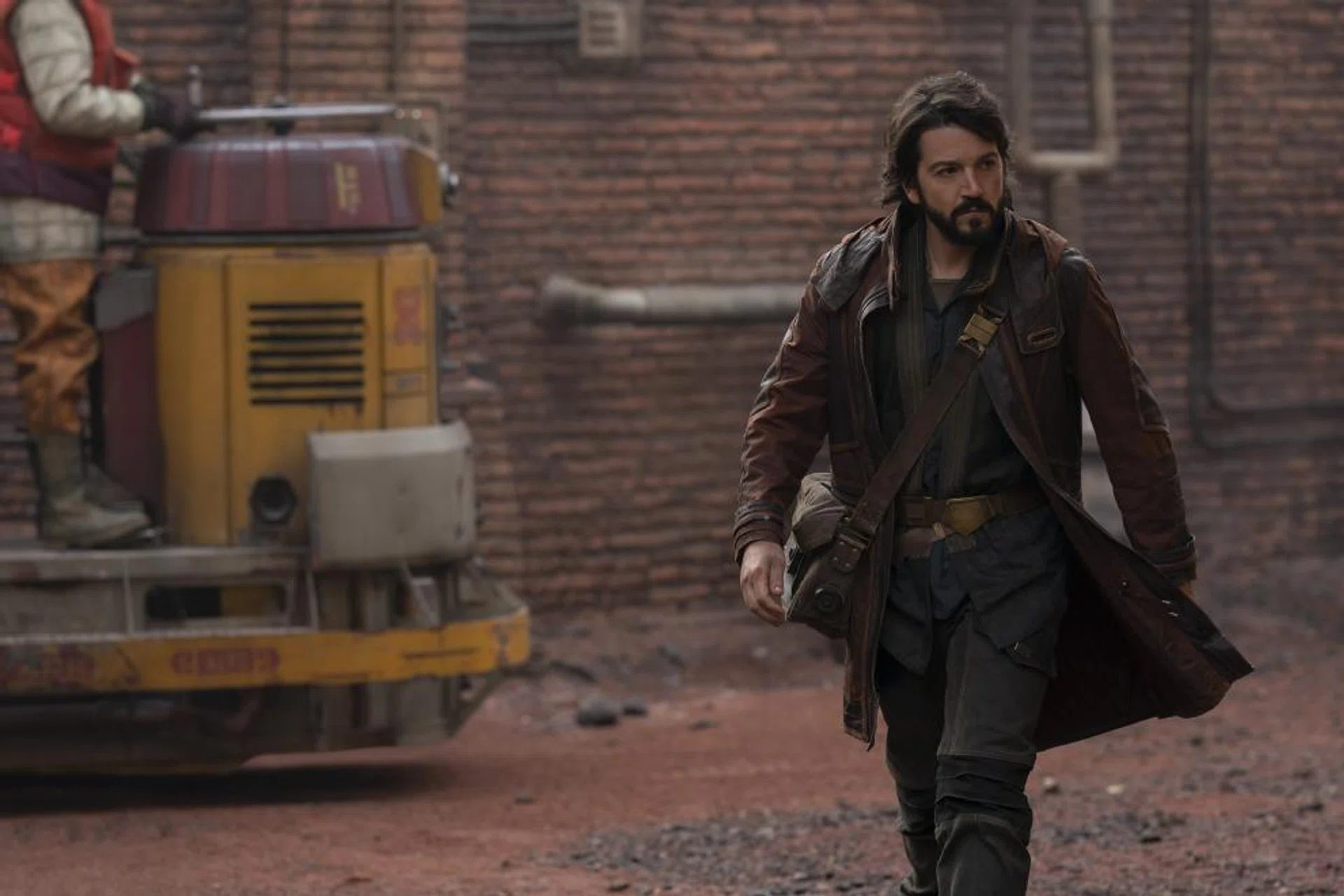 Diego Luna plays the titular charactor Cassian Andor.