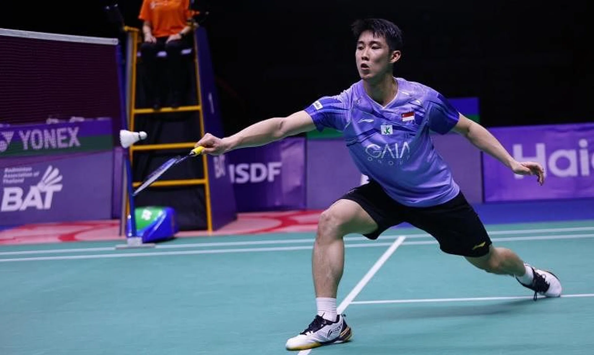 Singapore's Loh Kean Yew is beaten 21-16, 6-21, 21-16 by Taiwanese Chou Tien-chen in the Thailand Masters men's singles final.