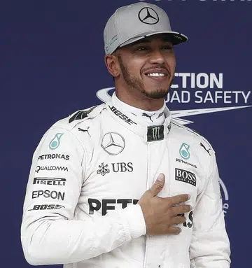 Hamilton vows to stop Rosberg from winning the title