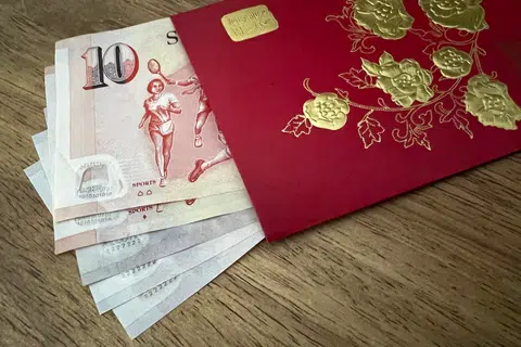 M'sian man says S'porean girlfriend complained about $10 hongbao from his parents