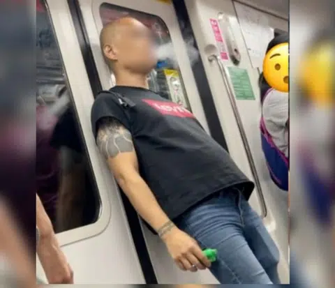 Man allegedly vapes on MRT train, SMRT lodges police report