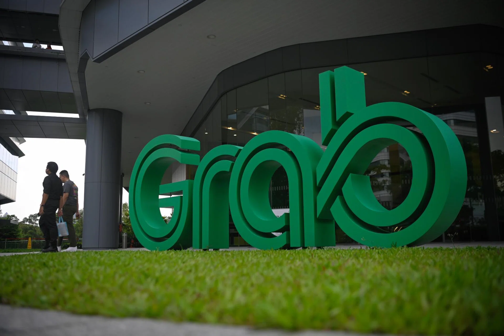 GrabCab will have three years to progressively expand its fleet to 800 taxis.